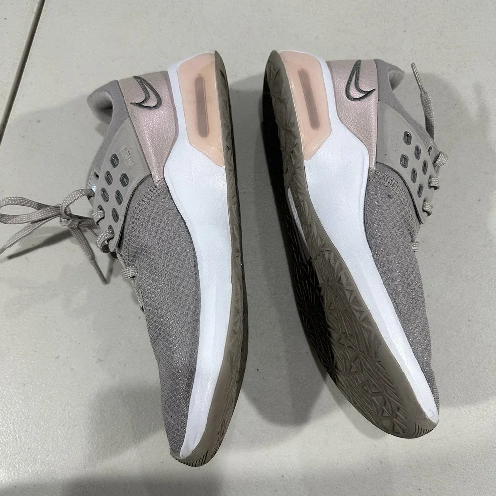 Size 8 Nike Air Max Bella TR 4 College Women Size 8 Grey Pale Coral